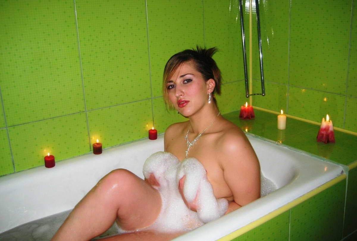 90е фото голых девушек в ванной комнате