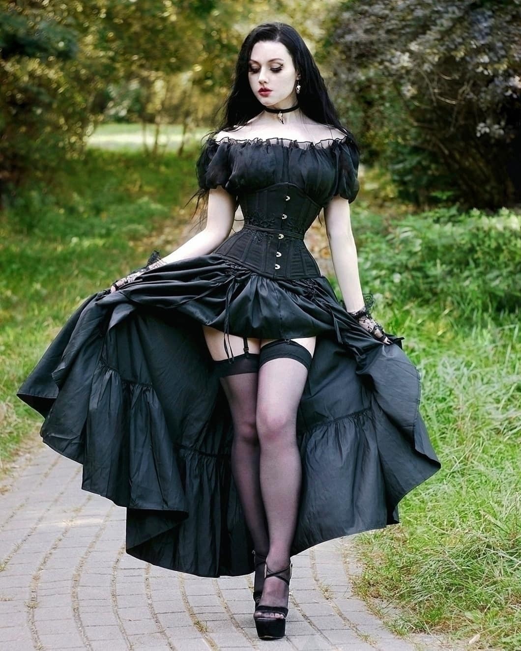 Gothic girl rides cock