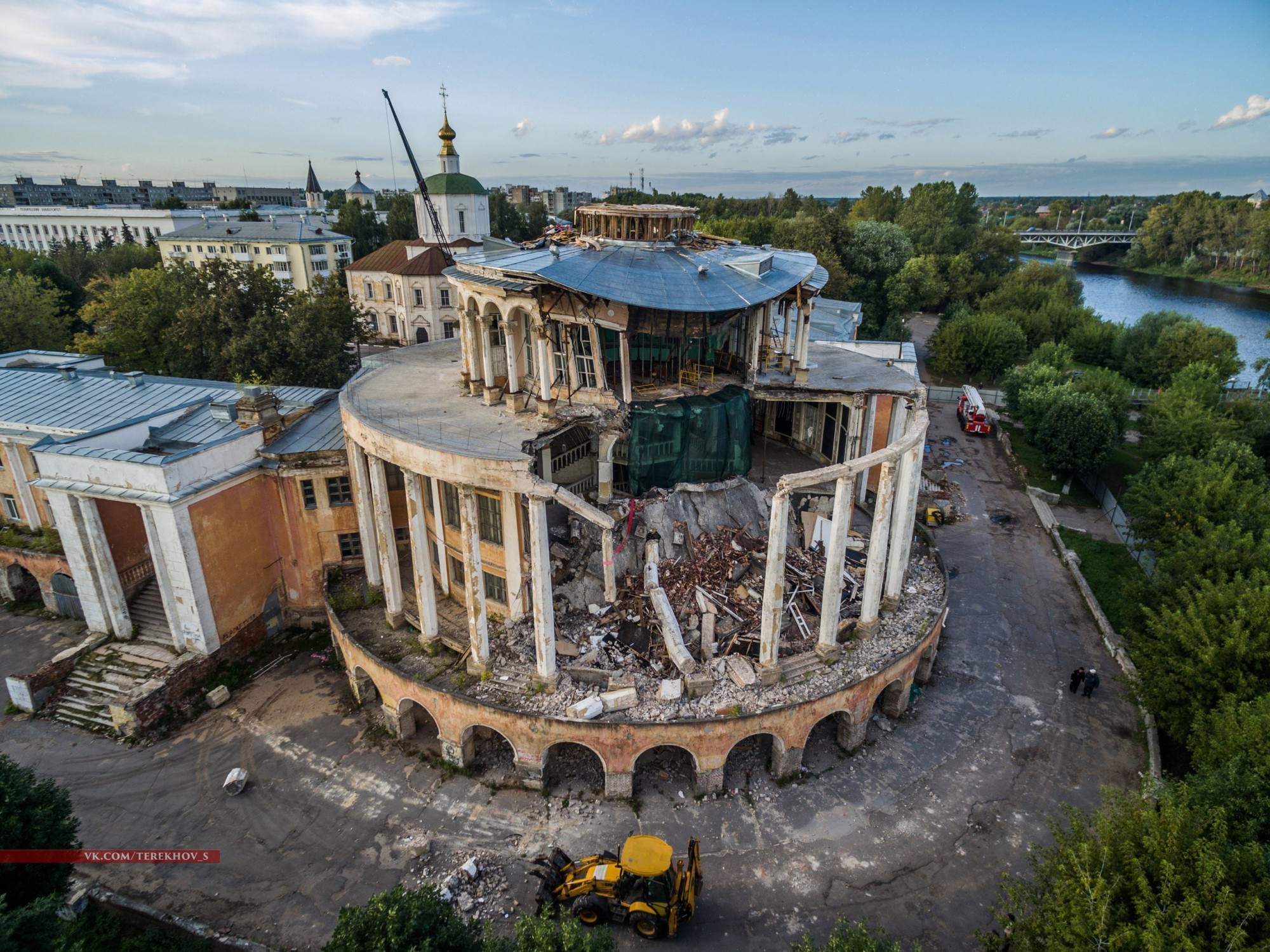 Заброшенный ресторан на горе Ахун в Сочи | Пикабу