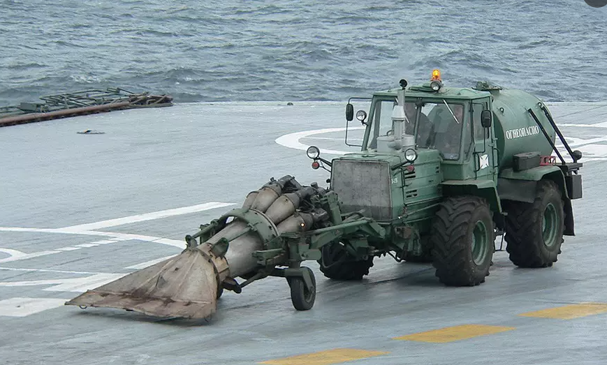 Супер-быстрый способ очистки дороги от снега | Пикабу