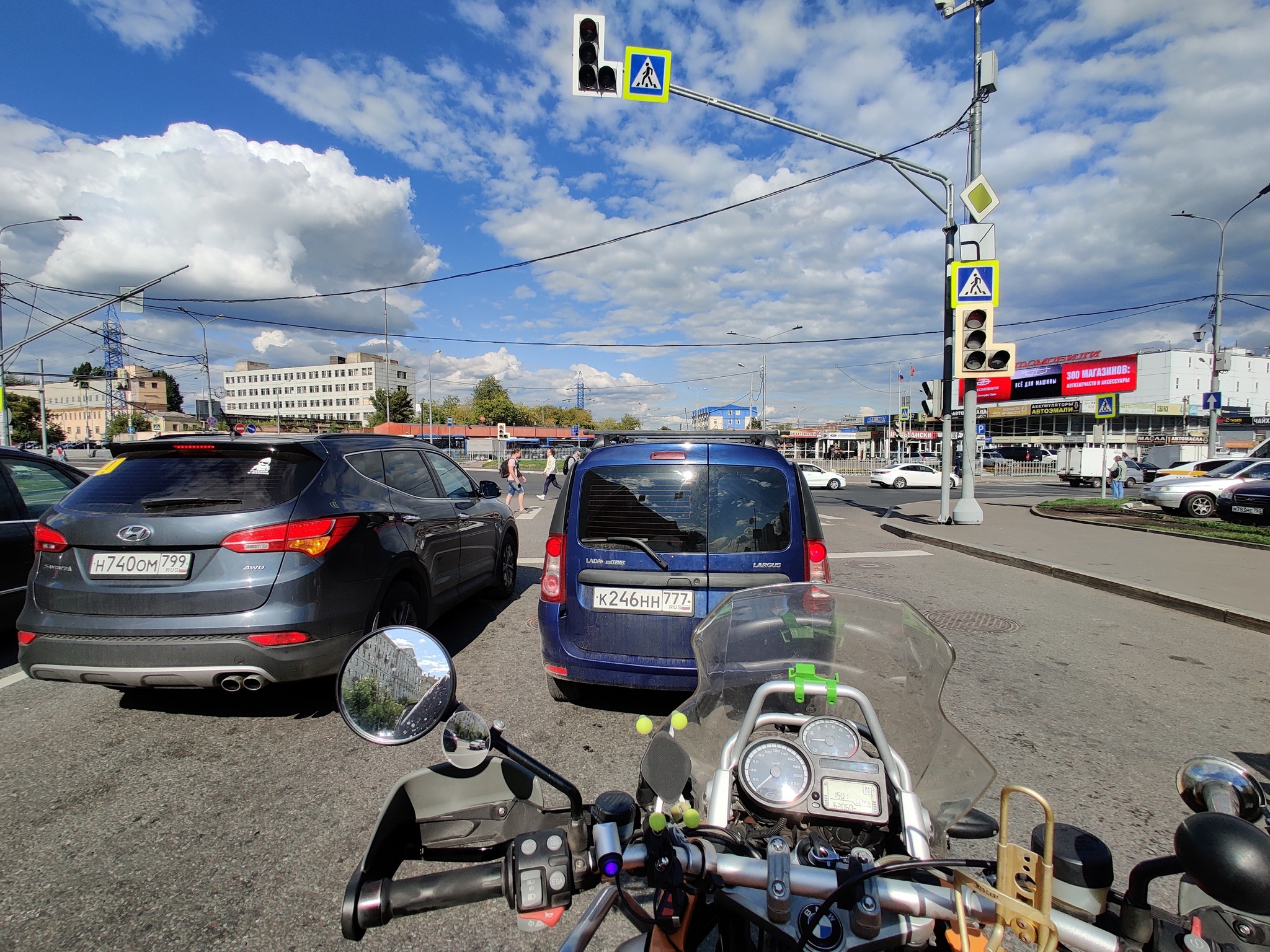 Дептранс Москвы: будем фиксировать езду между полос | Пикабу