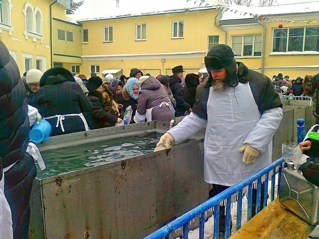 Возможности святой воды | Пикабу