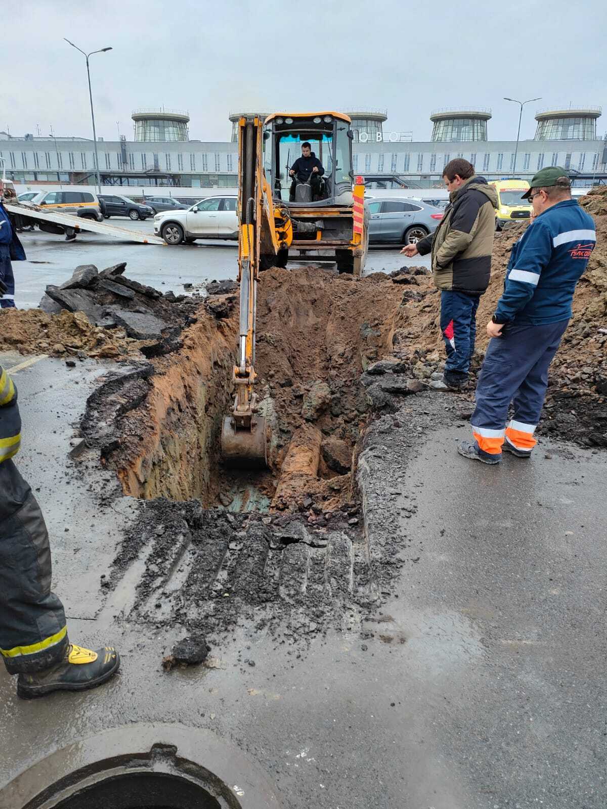 Золотые пески парень застрял в трубе