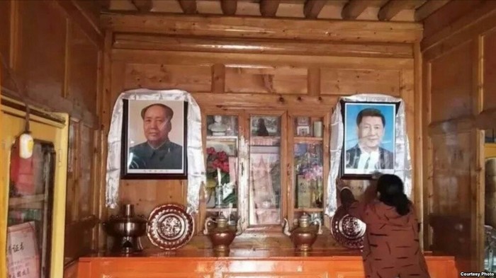 Ordered to pray to Mao Zedong - Mao zedong, Lhasa, Tibet, China