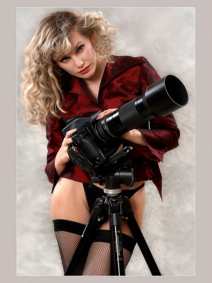 Photographer - NSFW, The photo, Erotic, Strawberry, Camera, Beautiful girl, Blonde, Hair, Longpost, Booty