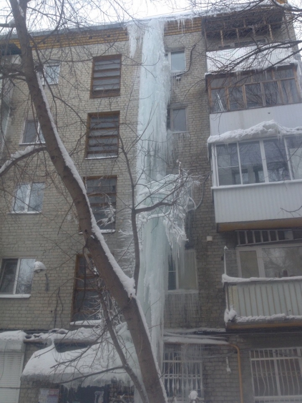 A giant icicle 5 stories high appeared in Saratov - Society, Saratov, Management Company, Negligence, Icicles, Frazil, , Gas