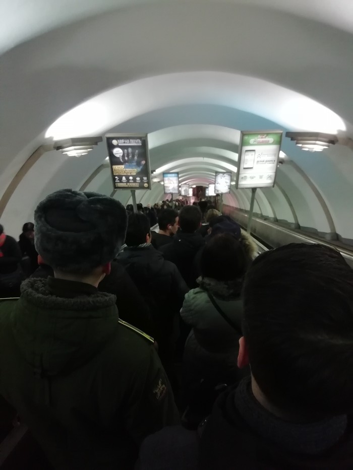 Closed the curb on the escalator - My, Metro, People, Traffic jams, Life stories, Rush hour