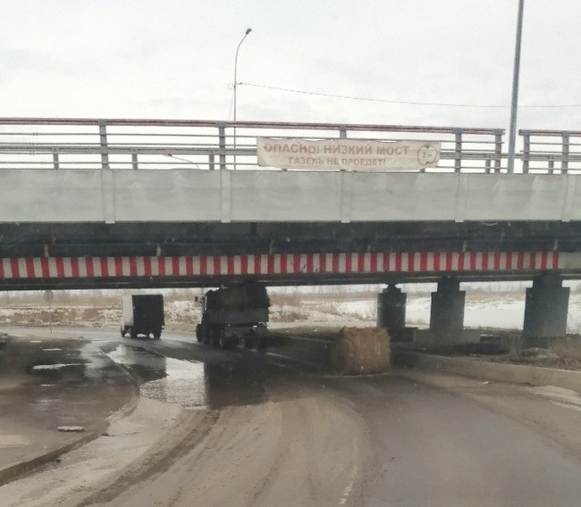 The tractor lost hay under the bridge where the gazelle will not pass, as it turned out, the hay also does not pass - Bridge, Hay, Tractor, The bridge of stupidity