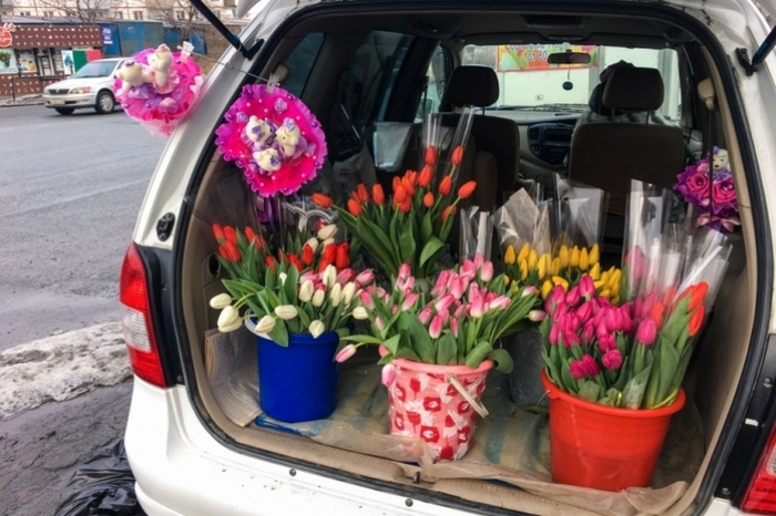 Sale of flowers on March 8. - My, March 8, Street trade, Tulips, Longpost