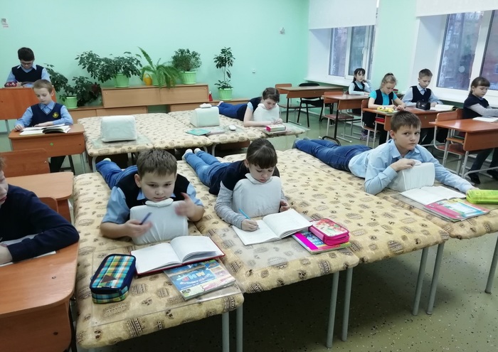 At school, children were allowed to study lying down. - Posture, Experiment, Longpost, 