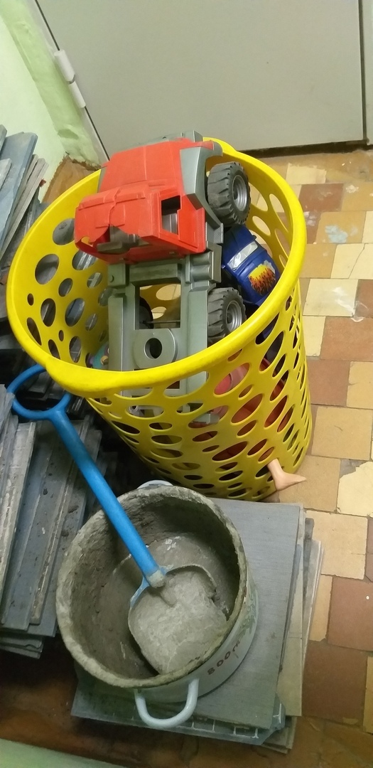 Песок в песочнице, пффф.. бетон в бетон"щице