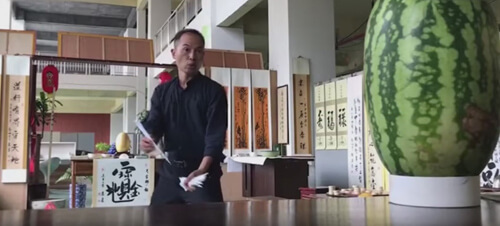 Martial artist turns paper airplanes into a formidable weapon - Kung Fu, China, Curiosity, Video
