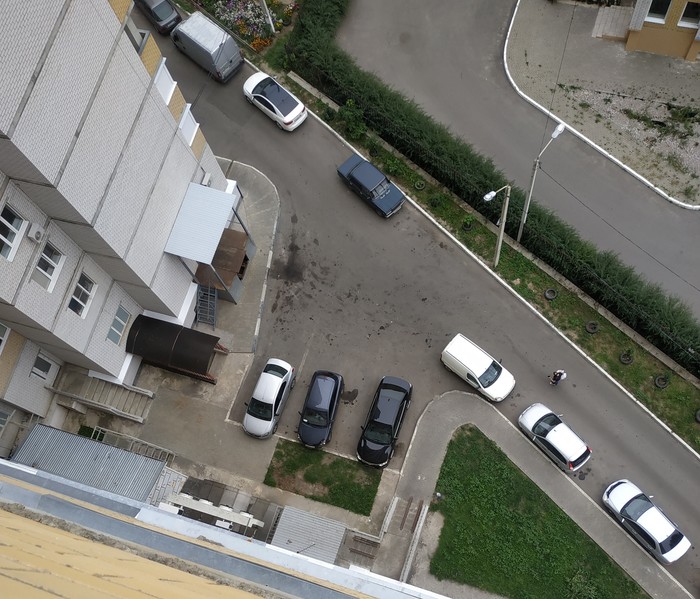 Лёгким движением руки четыре парковочных места превращаются в три