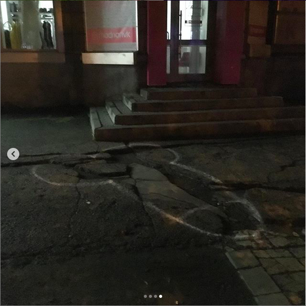 In Novokuznetsk, those who are not indifferent draw pussy on the main street, drawing attention to the problem of sidewalk repair - My, Novokuznetsk, Problem, Town, Sidewalk, Inhabitants, Protest, Longpost