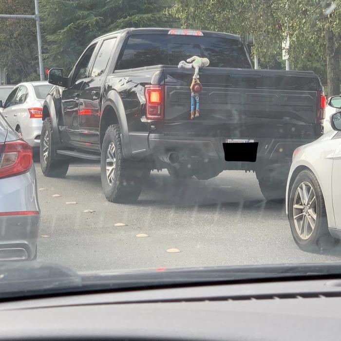 Очевидец заснял разворачивающуюся на его глазах драму Авто, Кукла, Фигурки, Пробки, Спасение, За секунду до, Игрушки, История игрушек