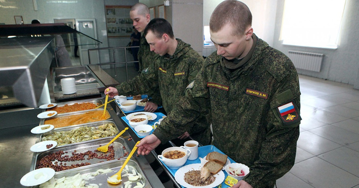 Питание на вахте. Еда в армии. Столовая в Российской армии. Столовая в армии России. Армейский обед.