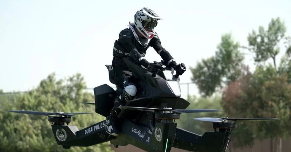 Летающий байки. Летающий мотоцикл Hoverbike s3. Ховербайк Скорпион 3. Полицейский Ховербайк в Дубае. Ховербайк Jet Bike.