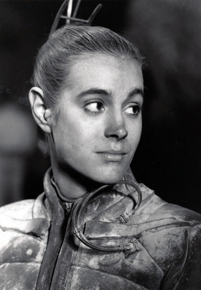 Actress Sean Young on the set of David Lynch's Dune - Dune, Chani, Fantasy, Black and white photo, Sean Young, Actors and actresses, Filming