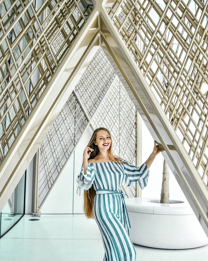 "Я работаю стюардессой и хочу без прикрас рассказать о своей профессии" ADME, Текст, Стюардесса, Самолет, Блог, Красивая девушка, Instagram, Авиаперелеты, Пассажиры, Длиннопост