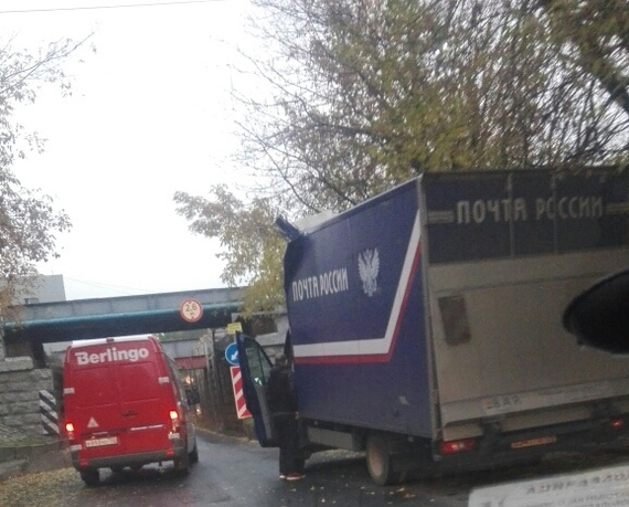 Post of Russia against the bridge of stupidity. - Saint Petersburg, The bridge of stupidity, Bridge, Road accident, Post office, Longpost