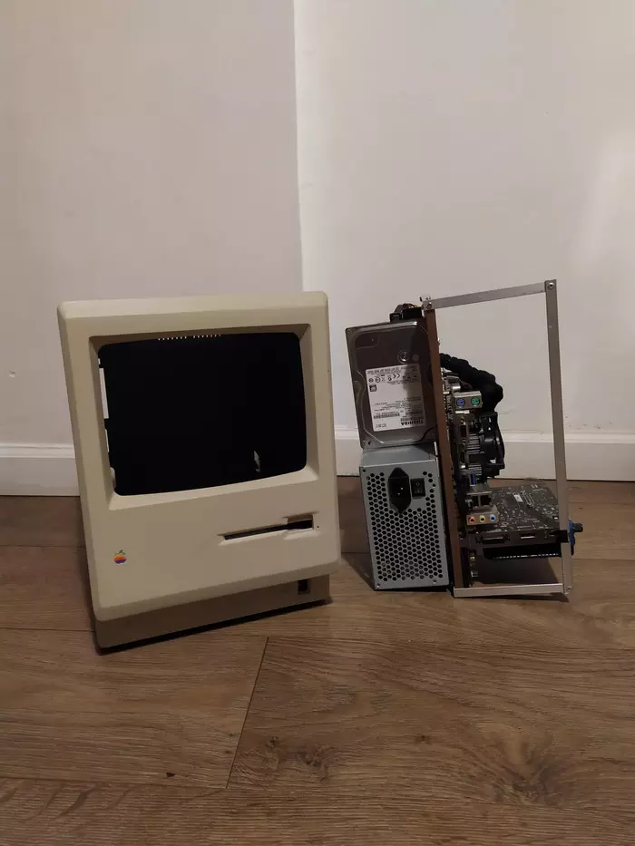 Computer in the case of the original Macintosh - Macintosh, Mac os, Linux, Elementary Os, Modding, Computer Modding, Retro, Retrotechnics, Longpost