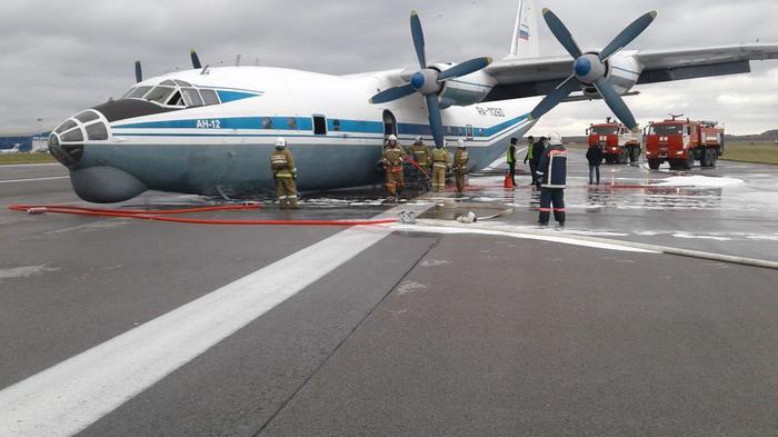 Pilots of the An-12, who landed on their belly in Koltsovo, could forget to release the landing gear - AN-12, Yekaterinburg, Landing