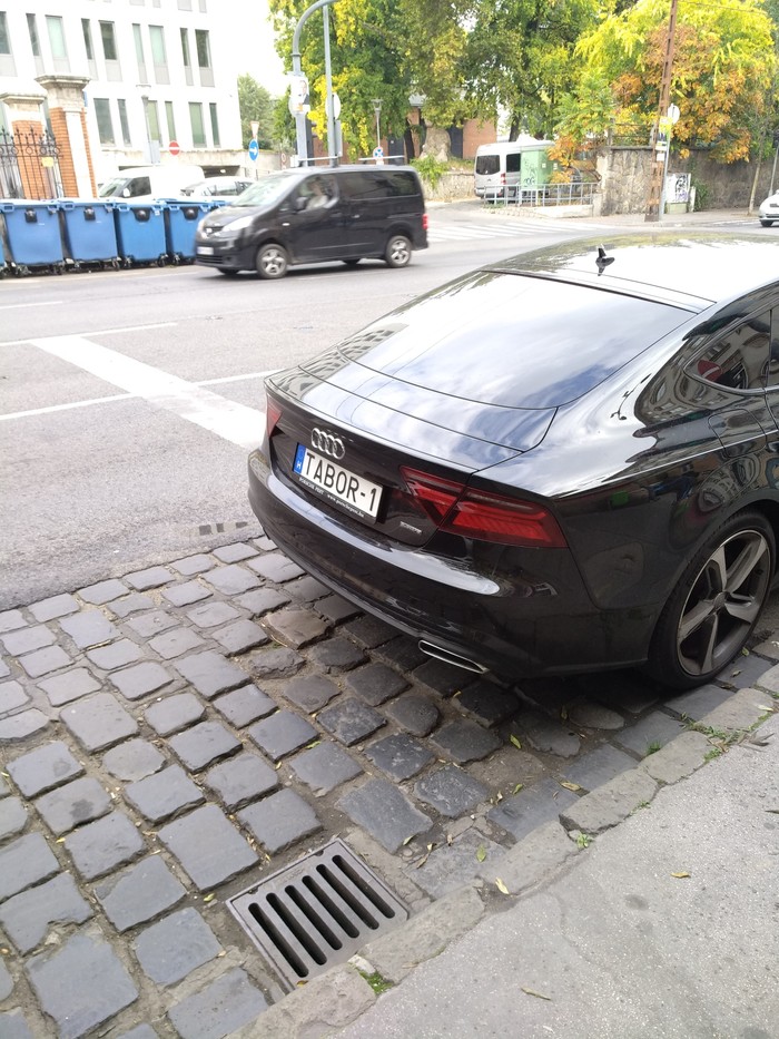 Уходит в небо