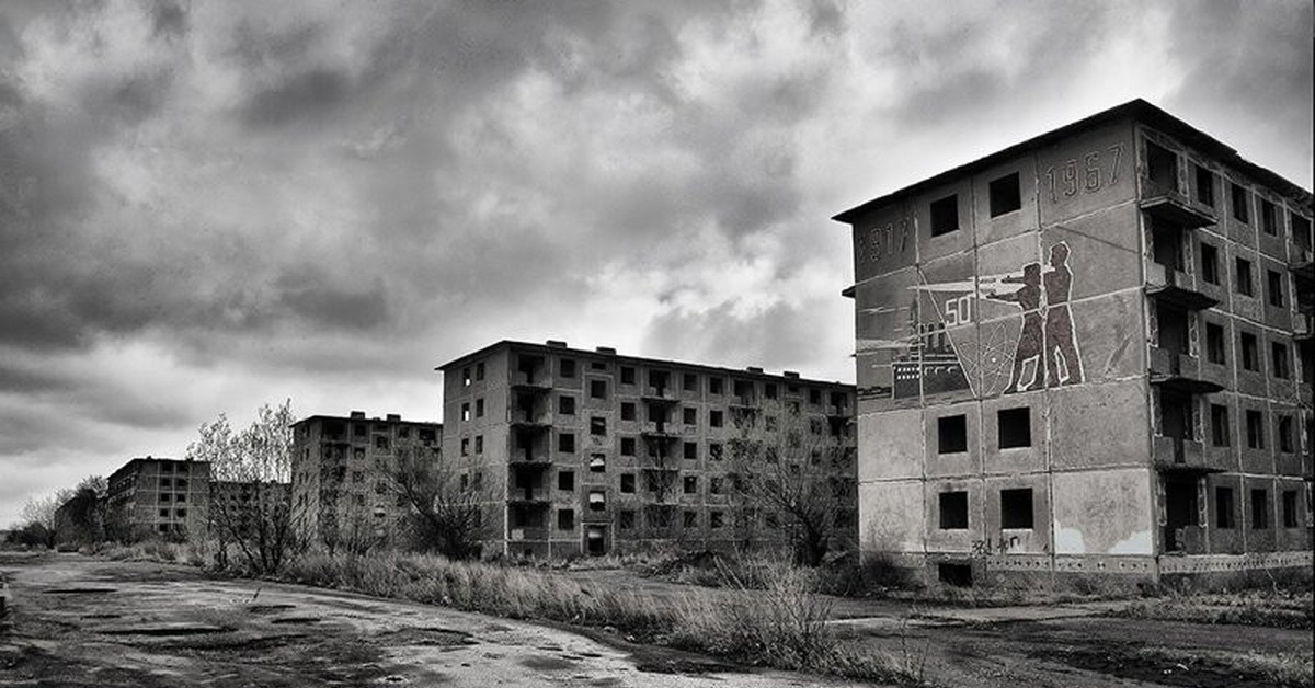 Заброшенный русский город. Заброшенные города призраки. Город призрак Истра. Город призрак в Абхазии.