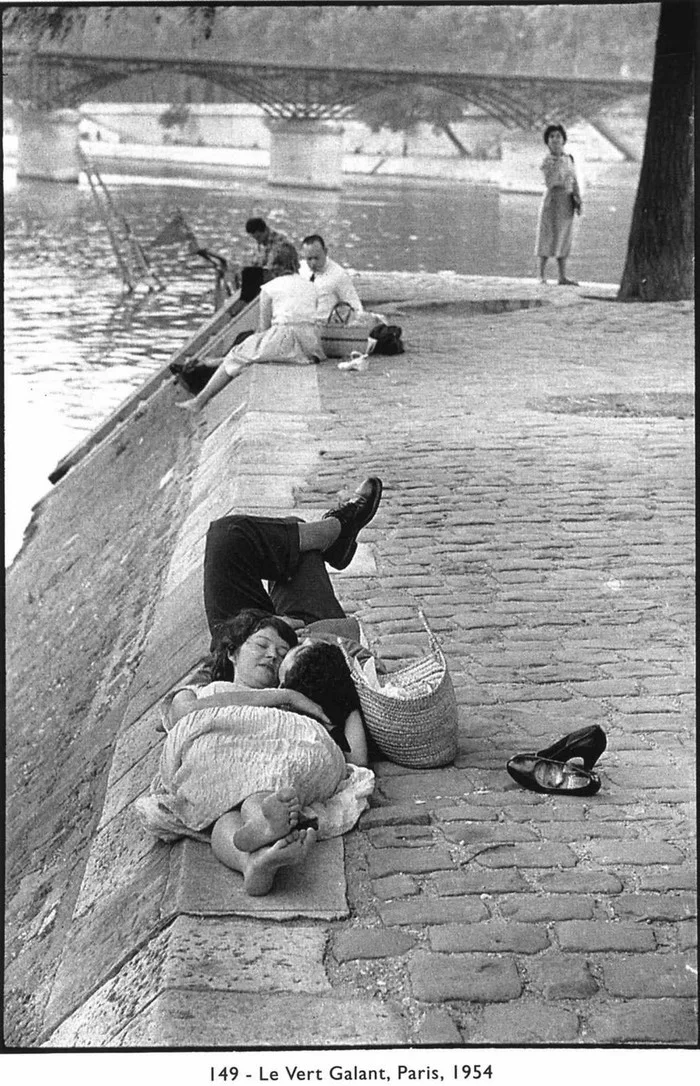 On the shore - Retro, Paris, 1954, The photo