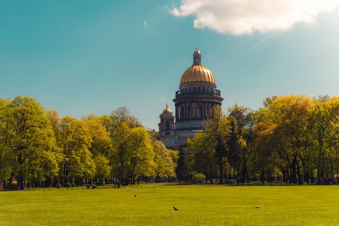 Let's remember how it was... let's wave our hand to the past summer. - My, The photo, Saint Petersburg, Summer, Saint Isaac's Cathedral, Street photography, Hobby, The sun, Heat