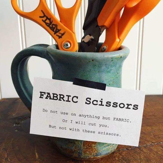 Use as intended - Scissors, Inscription, Warning, Humor, Translated by myself, Translation