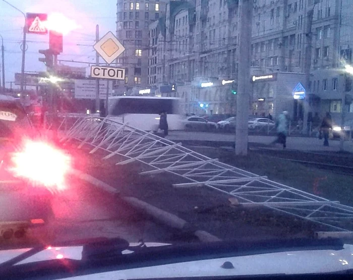 In Omsk, during Putin’s visit, the entire fence, which had been hastily erected before his arrival, fell down - Omsk, Vladimir Putin, Potemkin villages, Curry favor at any cost, Officials, Politics