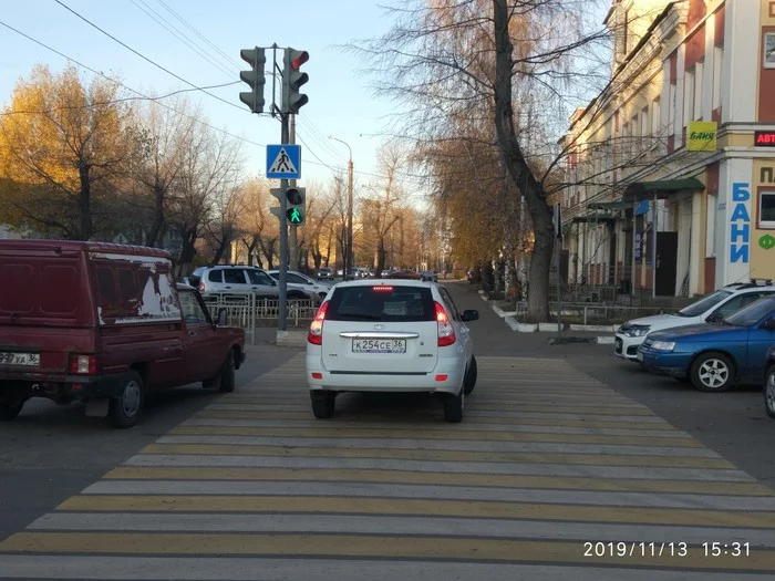 In a parallel universe, a car crosses a pedestrian crossing on green - Voronezh, Autoham, Traffic rules, Crosswalk