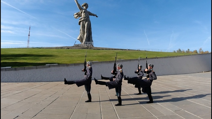 Почетный караул на мамаевом кургане фото