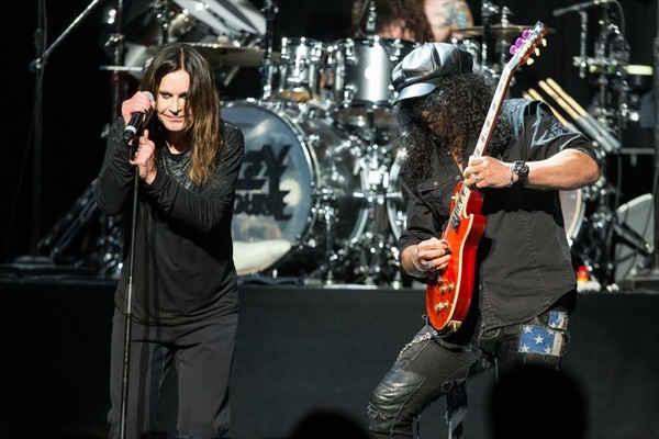 Оззи Осборн выпустил сингл «Straight to Hell» при участии Slash