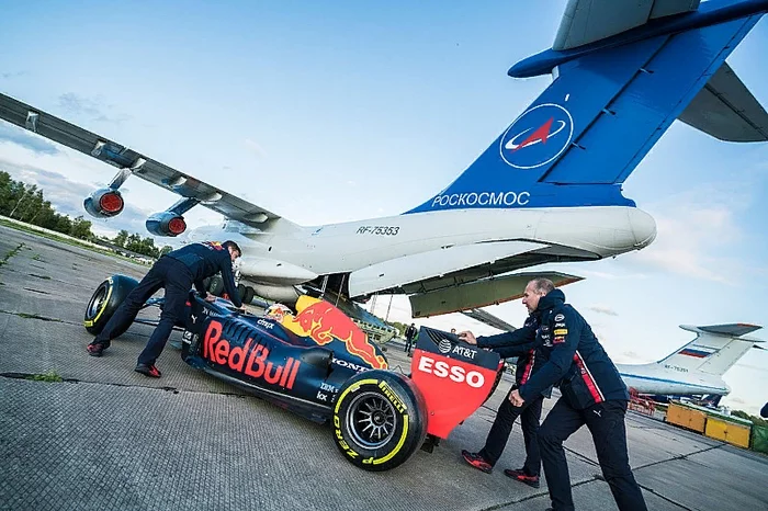 How Red Bull F1 Team filmed a pit stop in zero gravity - Formula 1, Race, Auto, Автоспорт, Weightlessness, Video, Red bull, Humor, Interesting, Longpost