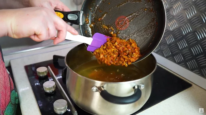 Солянка мясная сборная. Солянка с мясом, Кулинария, Длиннопост, Зажарка, Видео, Рецепт, Видео рецепт, Еда, Наготовке