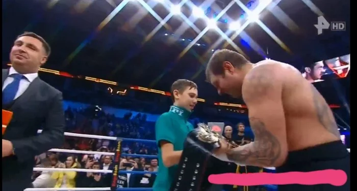 An Irkutsk schoolboy who saved a girl from a rapist presented the belt to Alexander Emelianenko, who served time for rape - Ren TV, Alexander Emelianenko, Boxing, Russian television, Изнасилование