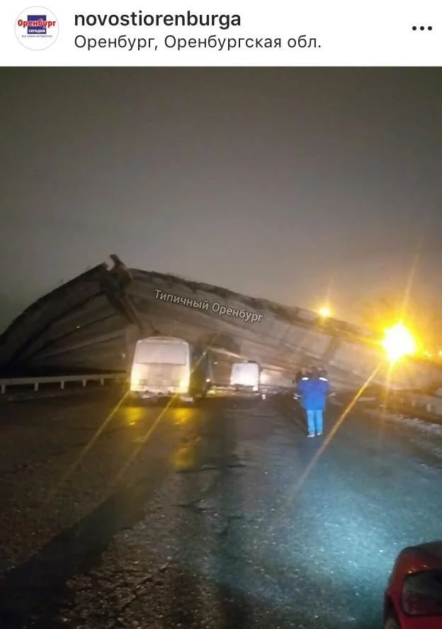 В Оренбурге упал мост,есть пара пострадавших. Движуха началась,суета. П.с. на нем вели рем.работы - Моё, Мост, ЧП