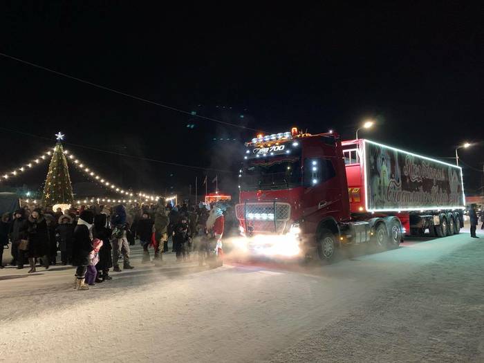 The holiday comes to us. A truck appeared in Nyurba like in a New Year's advertisement - New Year, Coca-Cola, Yakutia, Nyurba, Video