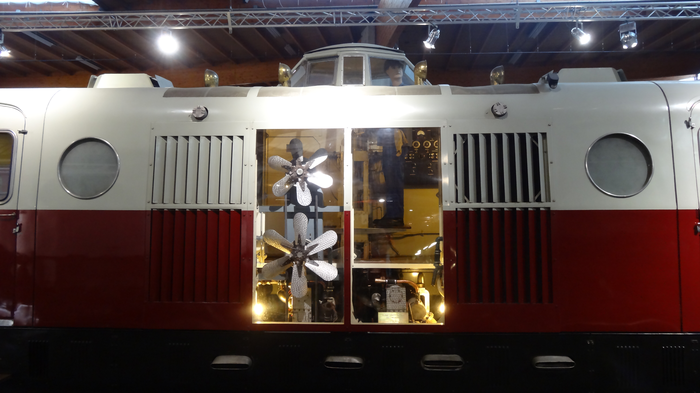 "Подводная лодка" Бугатти Железная дорога, Дизель-поезд, Длиннопост, Bugatti, Франция, Промышленный дизайн, Видео