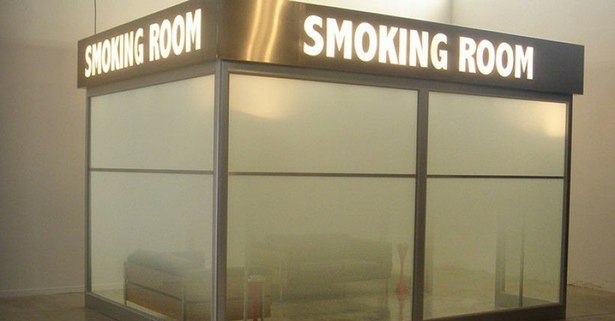 Магазин курилок. Курительная комната. Комната для курения. Место для курения. Курилка картонная.
