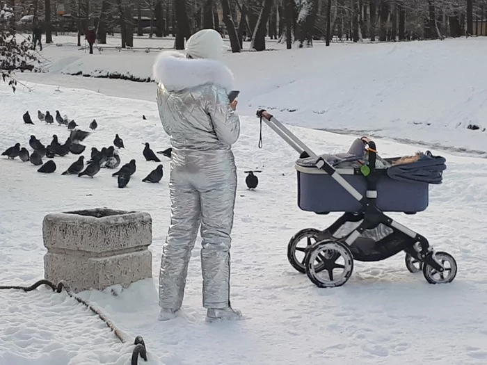 astronaut woman - My, Winter, Космонавты, Saint Petersburg, Strange humor, The photo