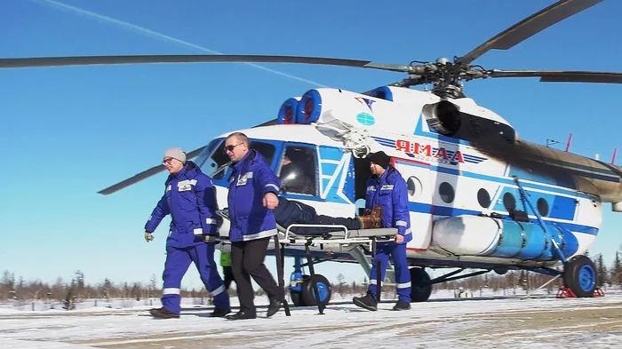 Emergency Medicine. It's just such a job..  - My, civil Aviation, The medicine, Doctors, Tundra, Yamal, Arctic, Video