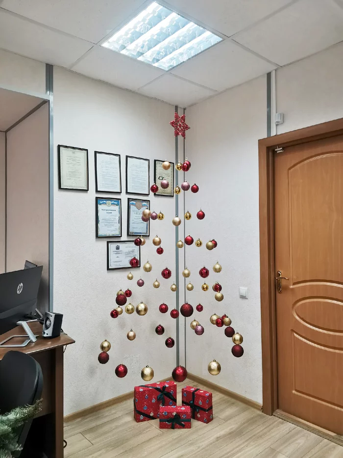 Minimum cost for the Christmas tree = minimum healthy nerve cells after creation - My, Christmas trees, New Year, Ball, Office, 2020