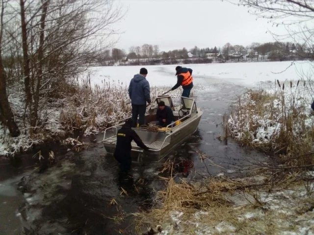 An emergency worker died while rescuing fishermen who had fallen through the ice. - Ministry of Emergency Situations, The dead, Fishermen, Winter fishing, Negative