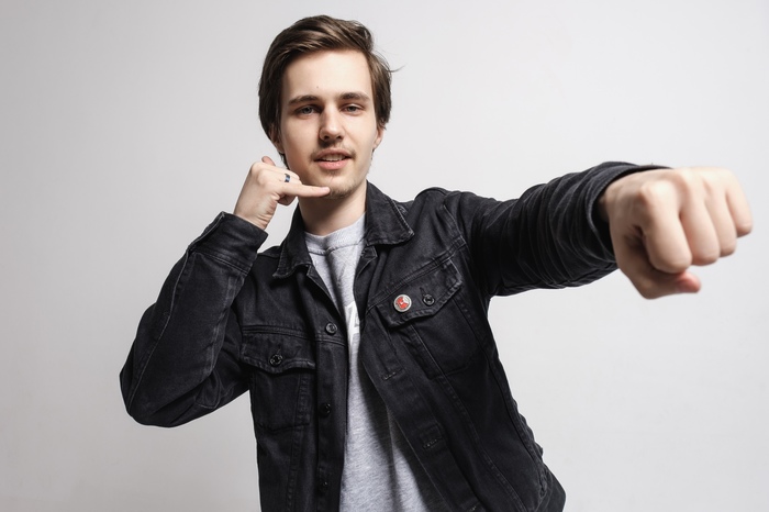 Александр Долгополов покинул Россию