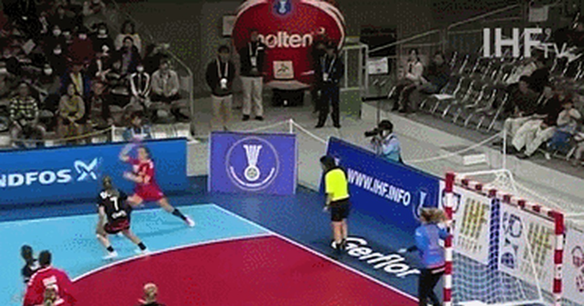 I was happy ahead of time - Sport, Handball, Goalkeeper, Save, Fail, GIF