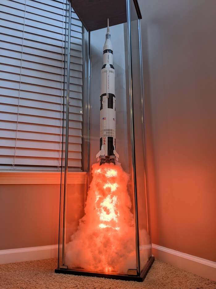 A little cotton wool and backlight for realism - Rocket, Modeling, Cotton wool, , Lego, Saturn V