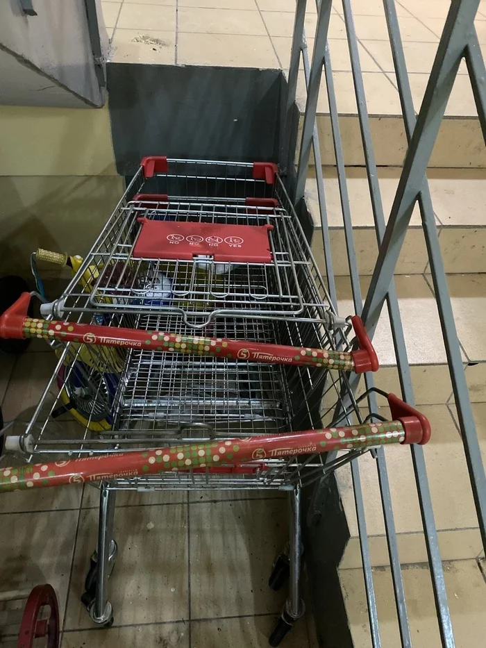 How Pyaterochka treats its property - My, Pyaterochka, Grocery trolley, Garbage, Longpost, A complaint